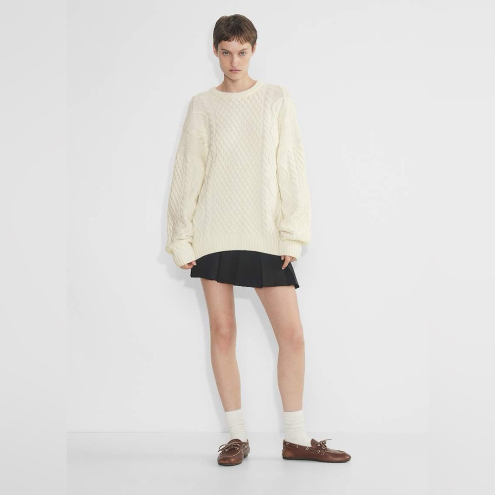 Aritzia SUNDAY BEST Peggy Sweater
Whisper White Cream size M